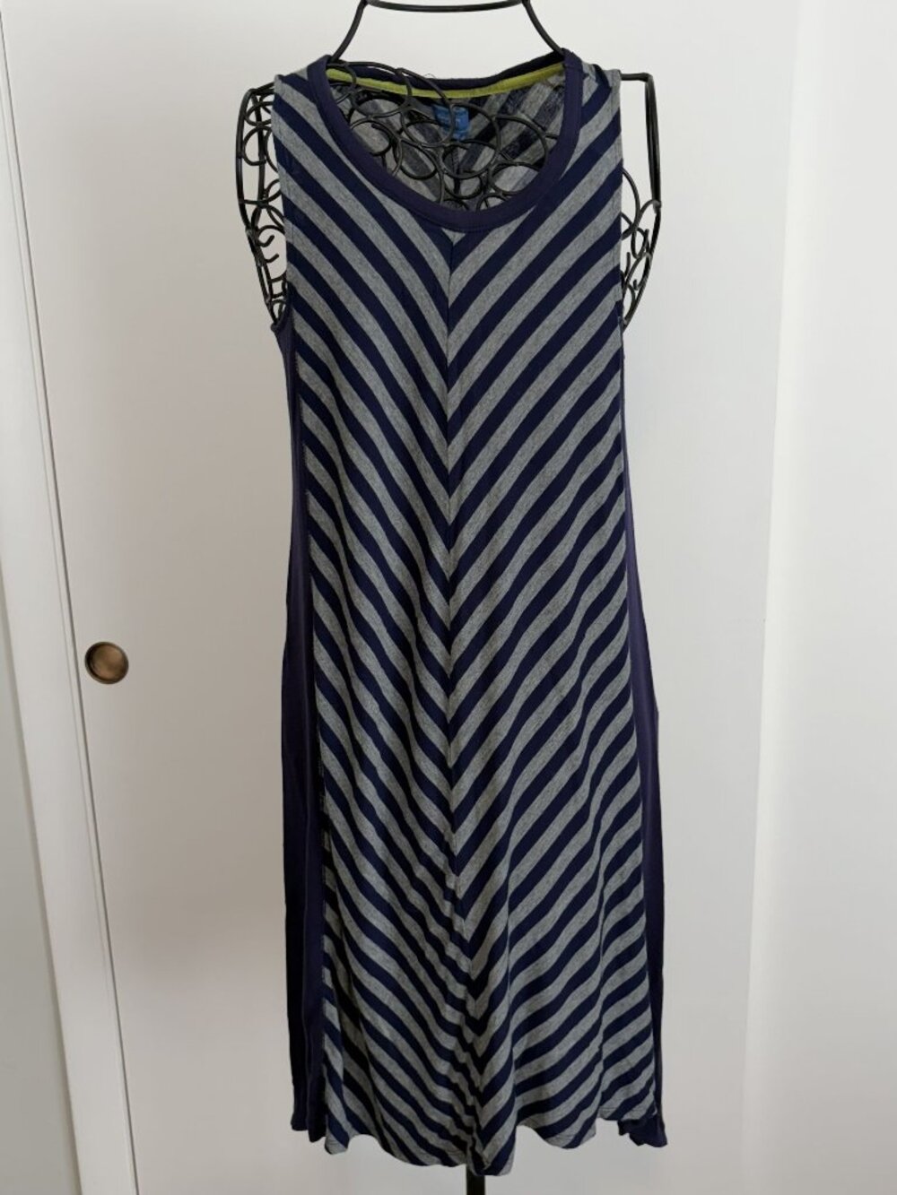 Simply Vera Vera Wang Dress S Blue Gray Stripe Chevron Sleeveless A Line